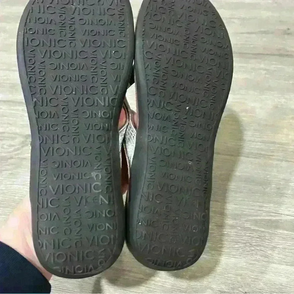 Vionic Women’s Dillon Tile Toe Post Metallic Silver Sandals Flip Flops Size 11 - Picture 5 of 6